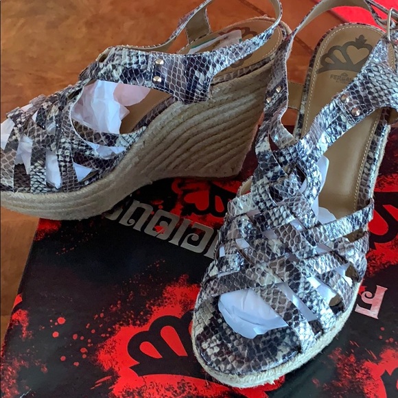 Wedges leather snake sandals, 5 inch heel NW - Picture 2 of 6